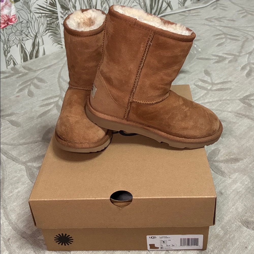 UGG Kids USA GIRL SIZE 1 Classic II Chestnut Boots
